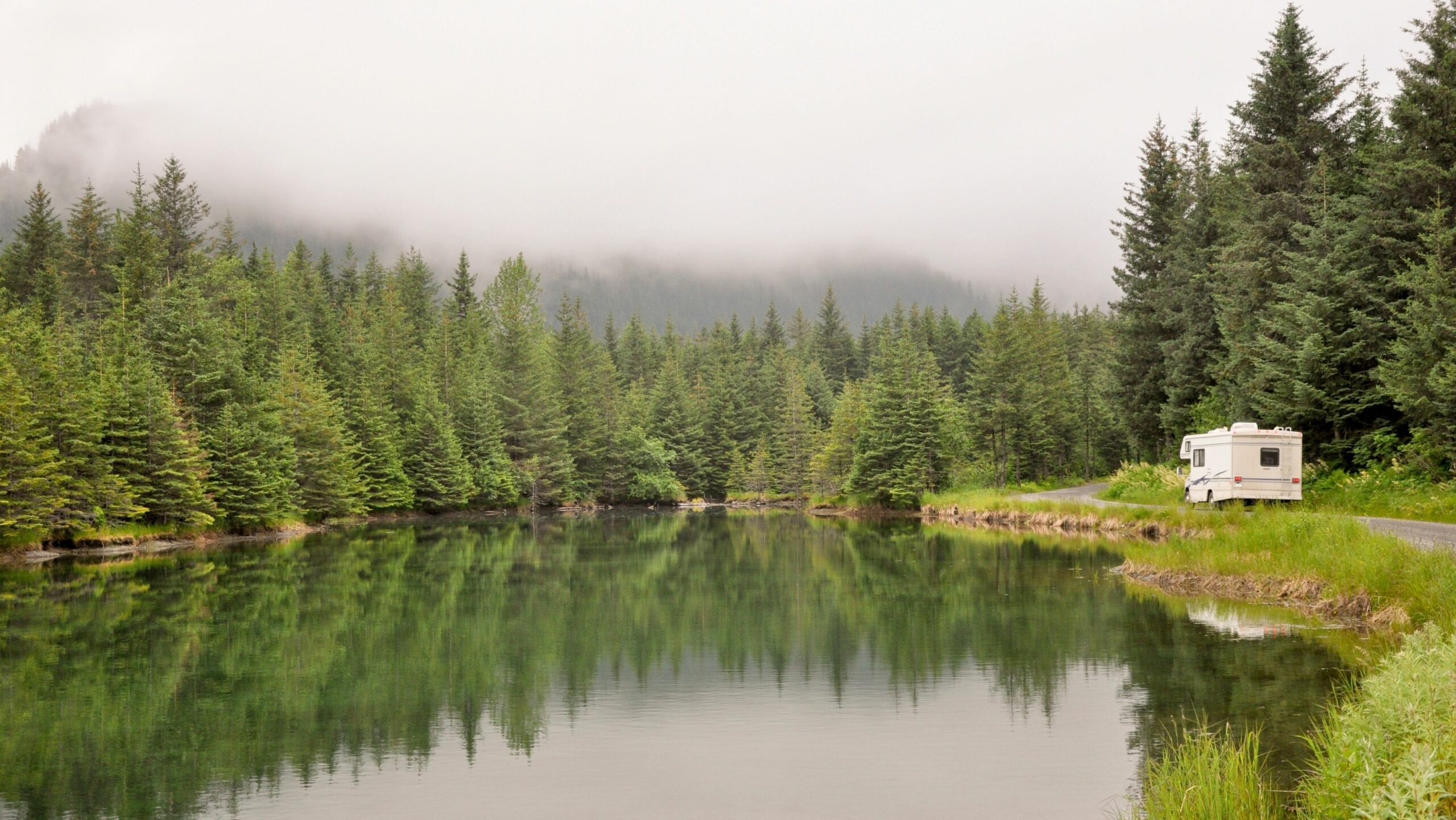 una autocaravana en el pais vasco