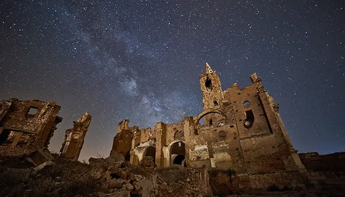 Pueblo de Belchite para un terrorífico Halloween en autocaravana